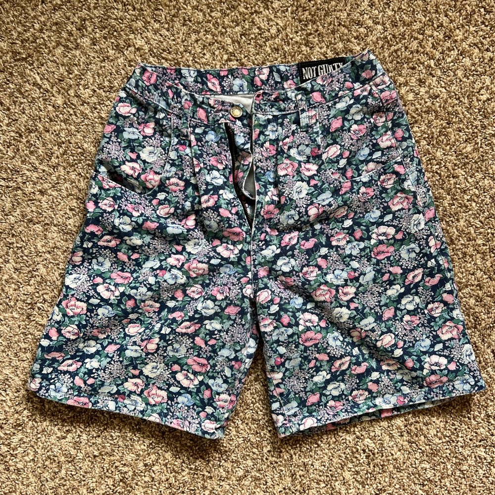 Not Guilty Women’s Floral Jean Shorts Small